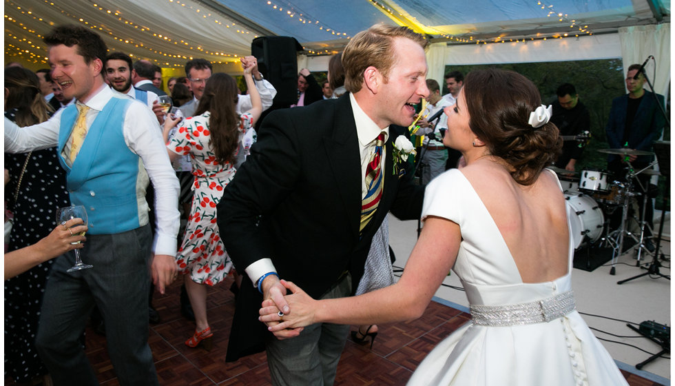 The newly married couple on the dancefloor. 