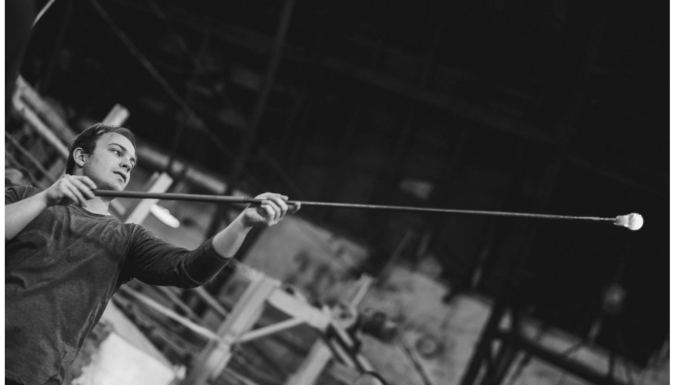 A glass blower in action in the KLIMCHI factory.