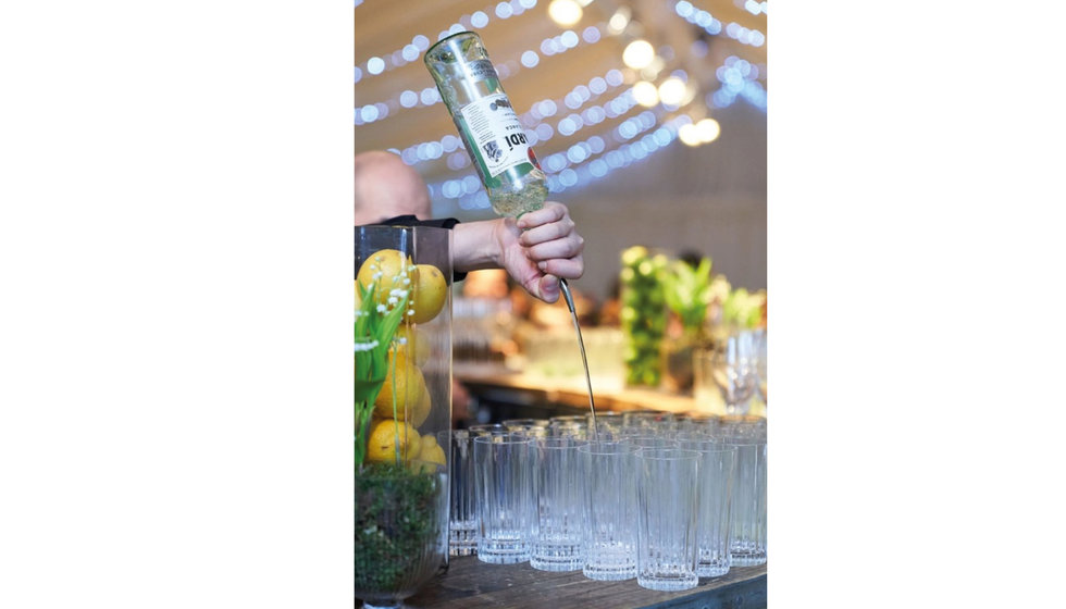 A barman making mojitos for the reception.