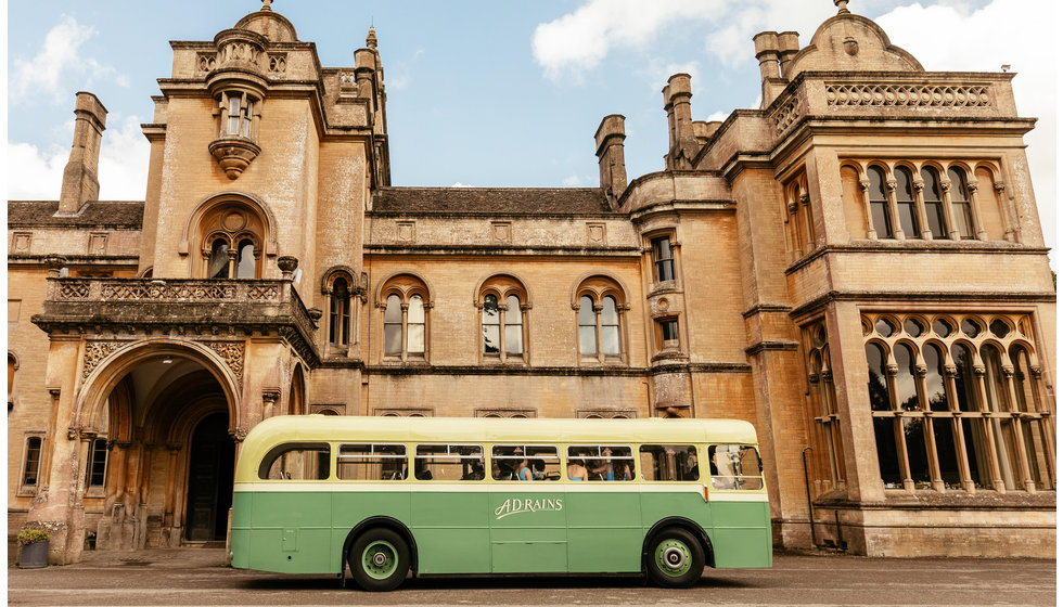 The vintage bus to take the bride and her bridesmaids to the Church. 