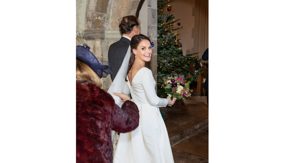 The bride entering the Church.