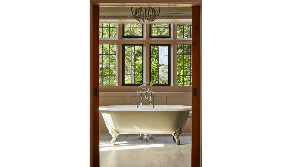 A bathroom in the foxhill manor hotel.