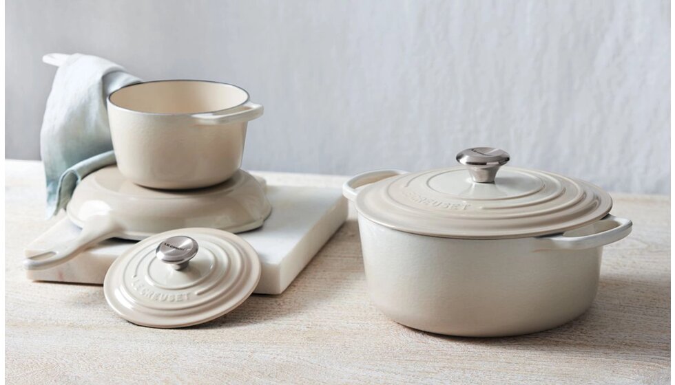 Le Creuset Size Guide: Le Creuset Round Casserole in Meringue